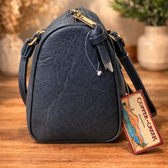 NWT Cooper Creek VINTAGE Handbag & Coin Purse with Heart Charm Included - Picture 4 of 7